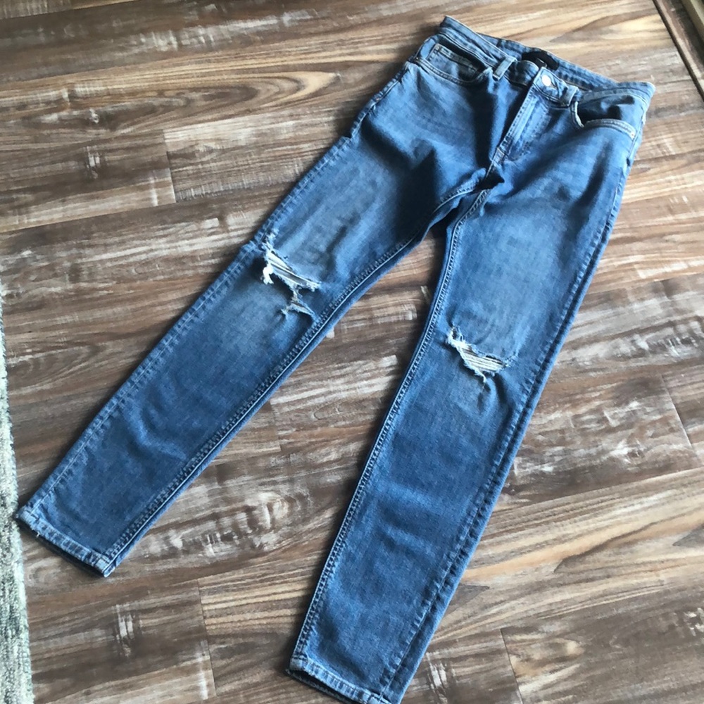 Forever 21 Mens 31x32 Distressed Denim Jean